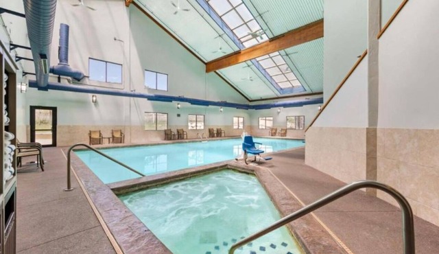 Ski, Hike, Relax in this Scenic Eagle-Vail Valley - 2 Units with Breakfast Incl.