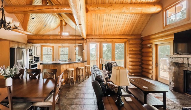Ski, Hike, Relax - Log Cabin with Views + Hot tub