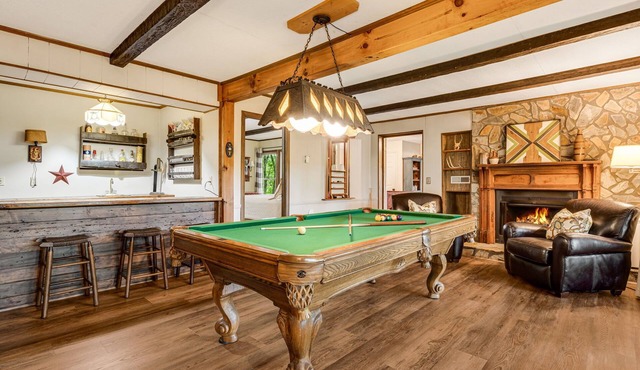 Ski/Hike/Views/Pool/Basket & Pickleball/Pool Table
