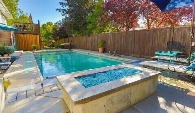 Ski & Hiking l Summer Pool l King Beds l Large Apartment l Mountain Views