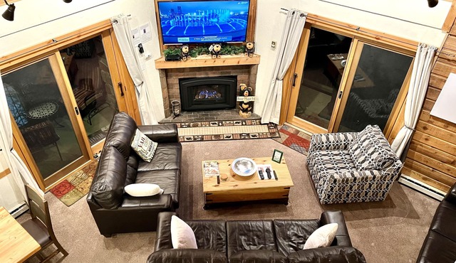 Ski in 3 BR + Loft/2 BA Directly on 4 O'Clock Ski Run