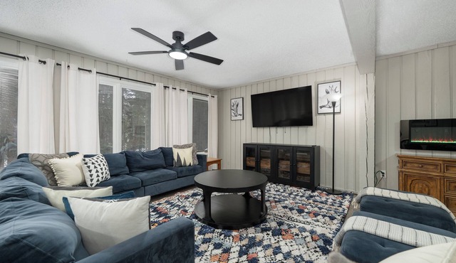 Ski in 9 Bedroom, great for large groups!