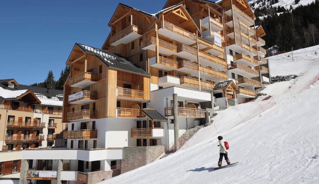 Ski in and Ski out in style in Oz/Alpe d’Huez and great for the Summer too!