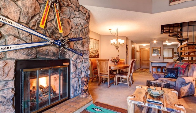 Ski-in Breckenridge Condo with On-Site Hot Tubs, 1 Block to Downtown, Stunning V