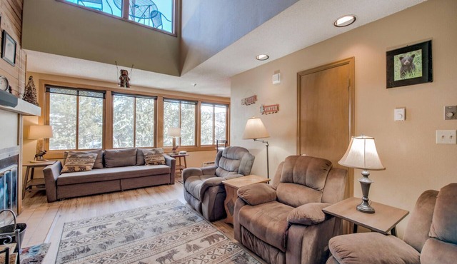 Ski In-One Block walk to Town! Great Views! Once You Arrive, No Need to Drive!