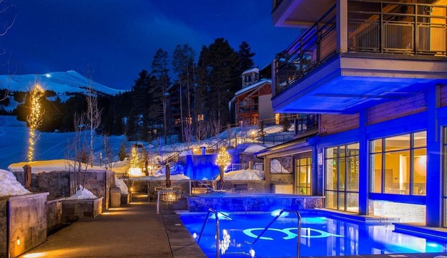 Ski In/Out 1 bedroom Condo at Grand Colorado Peak 8, Full Kitchen, Sleeps 4