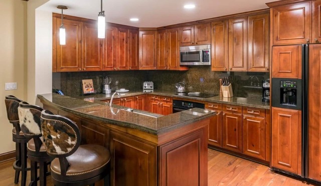 Ski-In/Out 3 Bedroom Villa in Aspen!