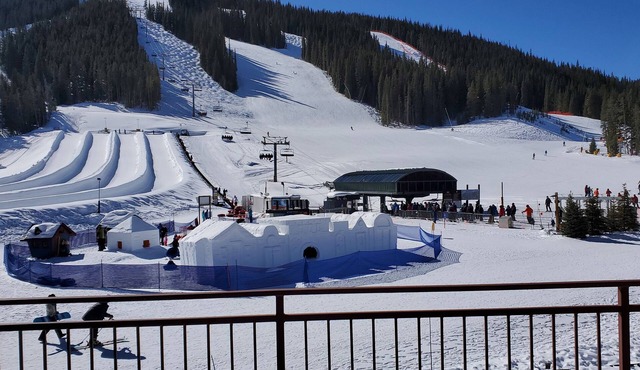 SKI IN/OUT, AT SUPER B 6chair Lift , 3 Bedrms, Bunk, 3 Bathrm, Sleep 9, Hot Tub