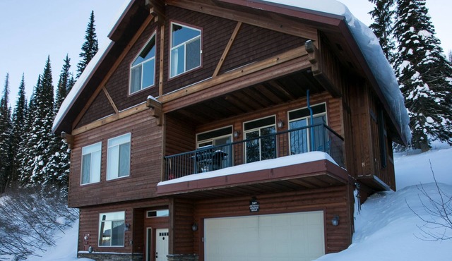 ❄Ski in/out❄- Best Group Rental on Schweitzer- Sleeps 16+ Book now for holidays!