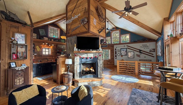 Ski-in/Out Black Mtn + Story Land + Jackson Village +Private +Views +Cozy Charm