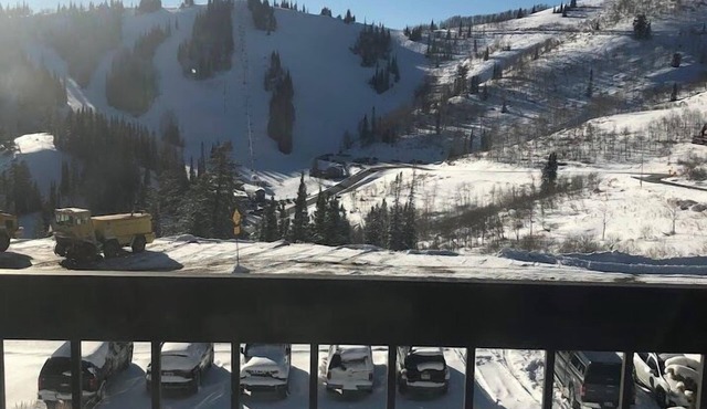 Ski in/out condo for 4 at Powder Mountain