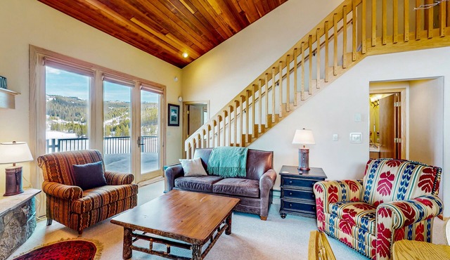 Ski-in/out condo near Lake Levinsky with balcony, ski & mountain views