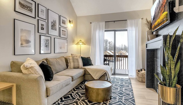 Ski-in/out Condo, 2 King Beds, 2 Baths, Fireplace