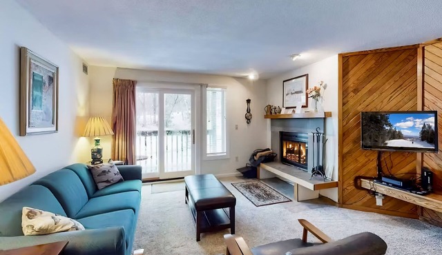 Ski-In/Out condo with patio, mountain views, washer/dryer, & cable