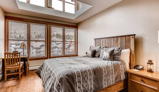 Ski-in/out Copper One Lodge Penthouse Hotel Style Condo w/Hot Tub