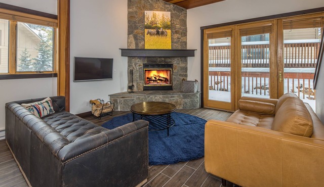 Ski In/Out home 50 steps to Bear Back Poma Lift w/steam shower - Big Horn Escape