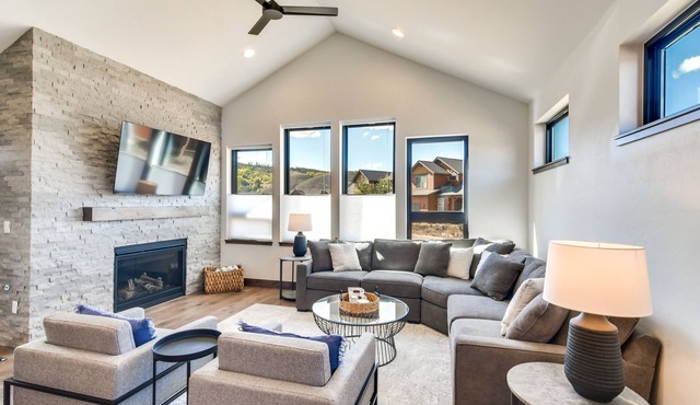 Ski-In/Out Home w/Hot Tub in Granby Ranch Resort!