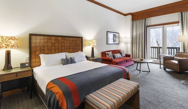 Ski in/out! Large Studio in Lodge at Spruce Peak