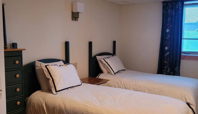 Ski in & out on Grammy Jay—right next to the ski run + view of Grammy Jay.