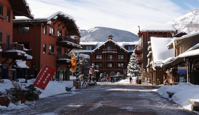 Ski-In/Out Resort, 3 bedroom at Ritz Aspen!