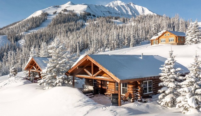 Ski-in/out Shooting Star Cowboy Heaven Cabin w/Mtn Modern Decor, Views, Hot Tub