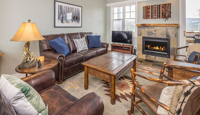 Ski-in/Out w/Private Hot Tub & Gorgeous Views - Saddle Ridge - Slopeside Retreat