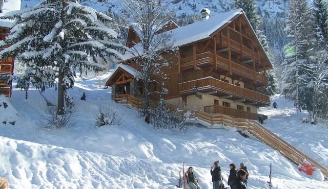 Ski in Ski Out Luxury Apartment with South West Facing Balcony!