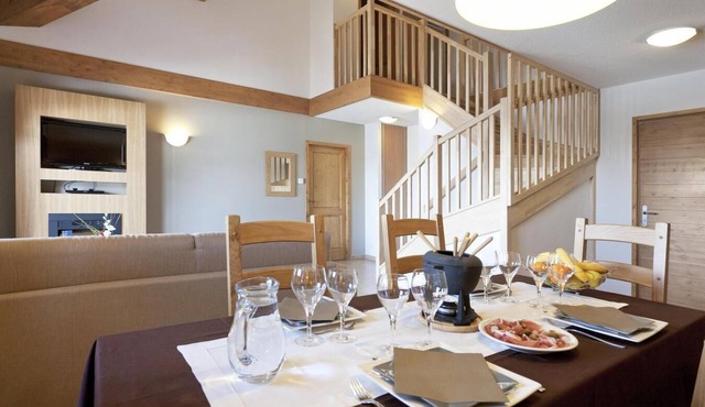 Ski-in/ski-out & foot of the slopes, fitness, swimming pool, terrace, balcony, tv, ski locker