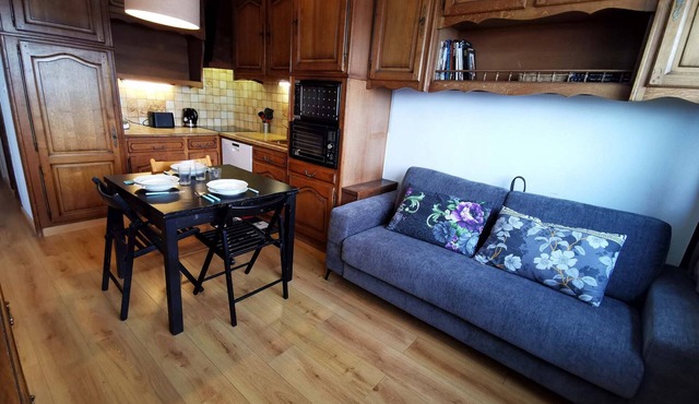 Ski-in/Ski-out 2-Room Apartment – Sleeps 5 – Mountain Views – Fully Equipped