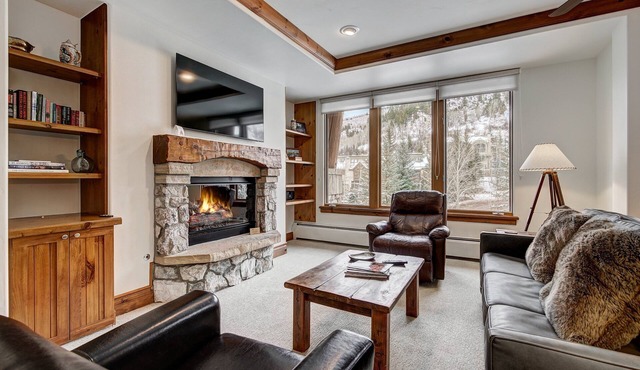 Ski In/Ski Out 1 Br 2 Bath Condo in Elkhorn by RedAwning