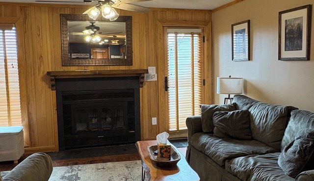 Ski in/ski out, 2-bedroom condo in Snowshoe Mountain