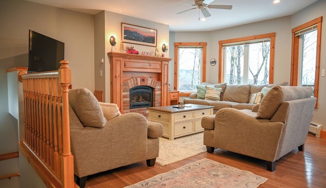 Ski-In/Ski-Out, 2-Story Condo @ Jay Peak Resort W/Outdoor Hot Tub