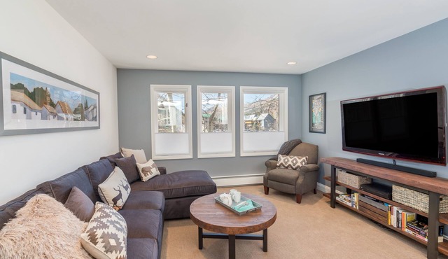 Ski in/Ski out 2nd Floor Sweetly Updated Condo