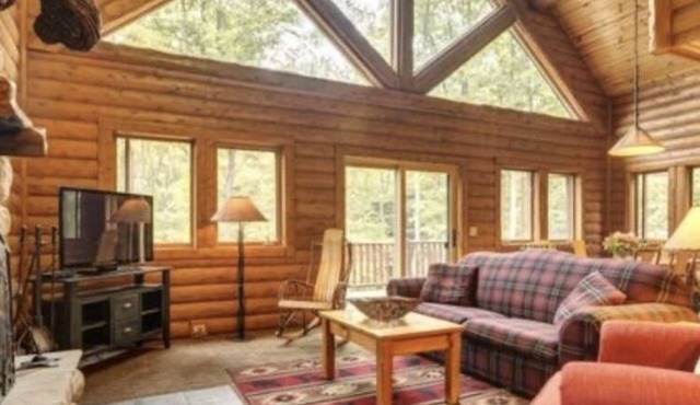 Ski-In, Ski-Out 4 Bedroom Mountain Cabin at Boyne Mountain Resort w/Hot Tub