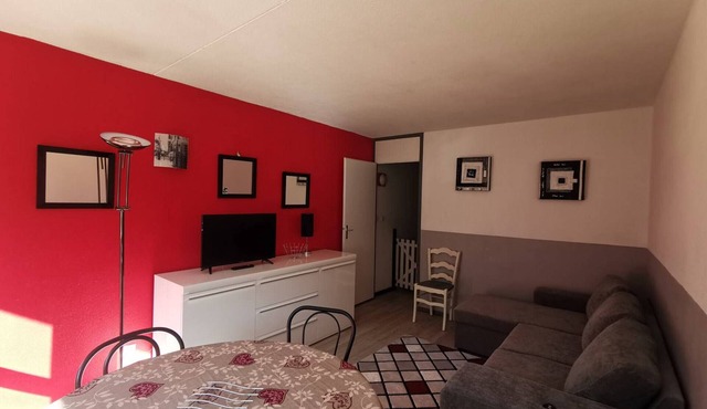 Ski-In/Ski-Out 6-Person Apt with Balcony, South-Facing, La Mongie