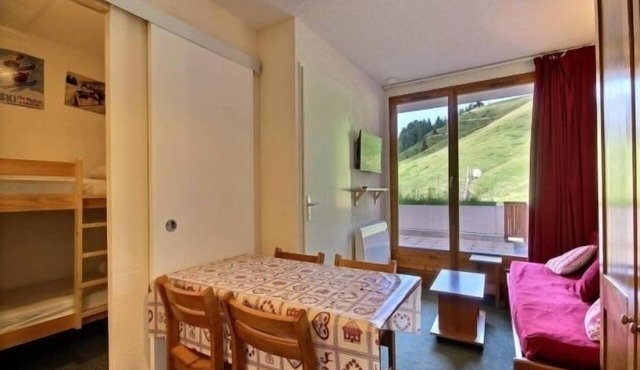 Ski-in/Ski-out Apartment with Terrace