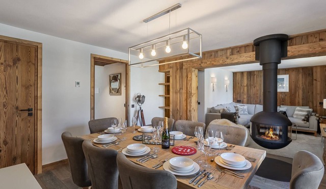 Ski-in/Ski-out Apartment Near Laisinant Lift in Val d'Isère – Sleeps 8