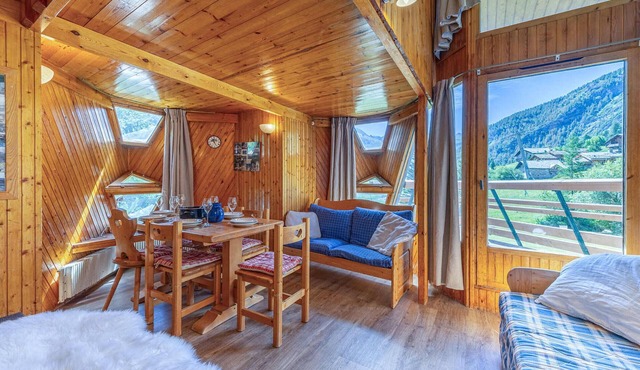 Ski-In/Ski-Out Apartment with Loft and WiFi