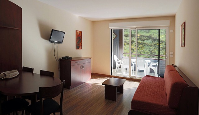 Ski-in/Ski-out Apartment in Peyragudes with Balcony and Spa Access