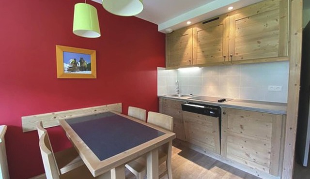 Ski-in/Ski-out apartment with parking in La Tania