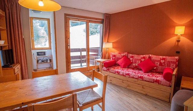 Ski-in/Ski-out Apartment, Balcony with Piste View, Near ESF, Pets Allowed