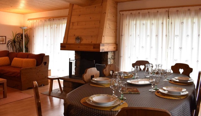 Ski-In/Ski-Out Apartment with Fireplace and Balcony in Méribel