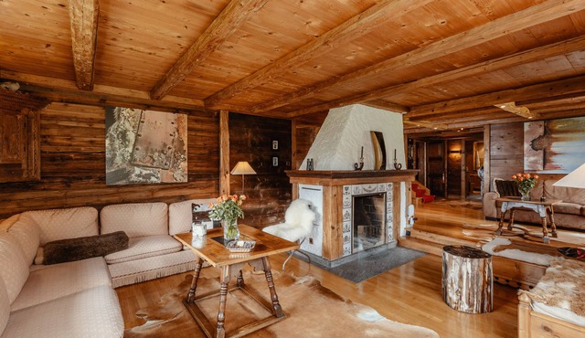 Ski in Ski out authentic Lux chalet on the Wispile