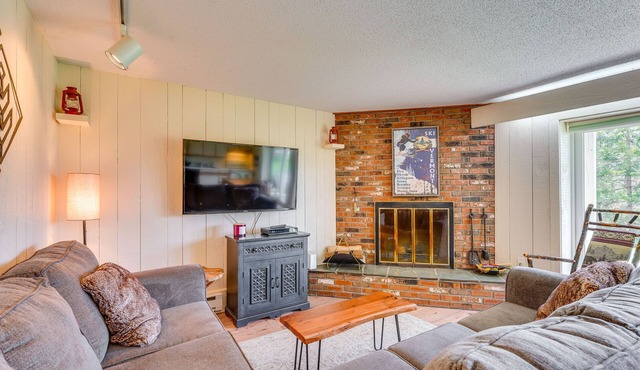 Ski-In/Ski-Out Bromley Mtn Condo: Wood Fireplace!