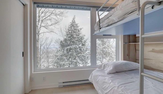 SKI-IN/SKI-OUT - Bromont - 2 bedroom condo on 2 floors - on the ski slope!