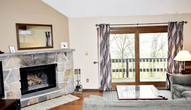 Ski-In Ski-Out Camelback Village Townhouse - 100 Yards From The Mountain