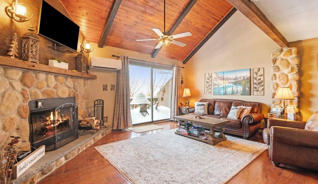 Ski-In/Ski Out Camelback-Indoor Pool-Fireplace-Gym