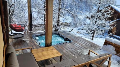 Ski-in/Ski-out Chalet, Quiet Location, and Jacuzzi