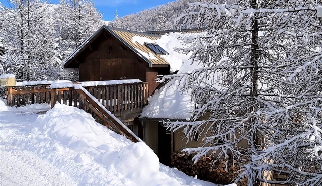 SKI IN SKI OUT CHALET SLEEPS 14 JACUZZI MOUNTAIN VIEW VARS LES CLAUX