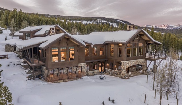 Ski-In, Ski Out Chalet with Hot Tub! Ping Pong Table!